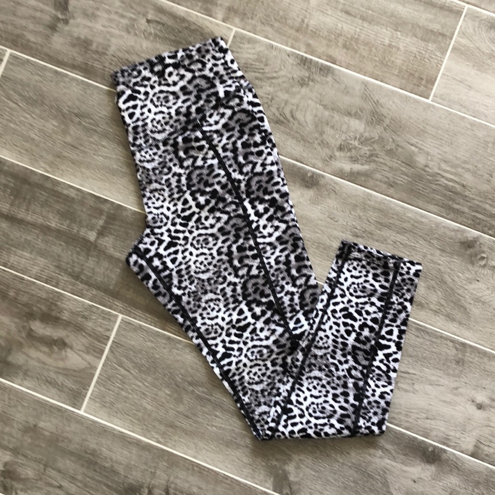 Betsey Johnson Performance Leopard Tight Med NWOT